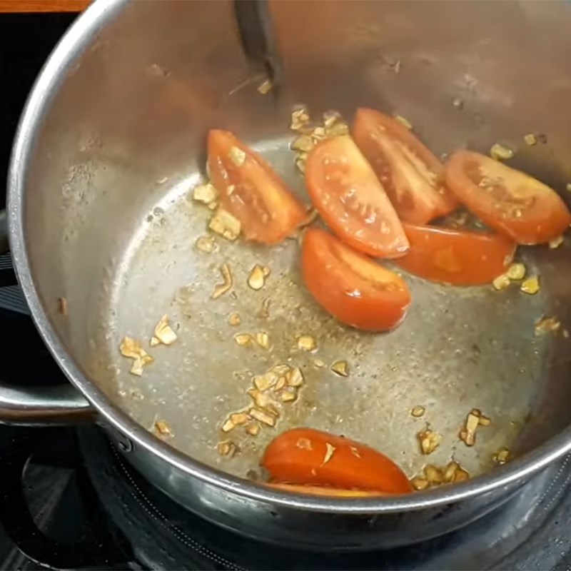 Bước 3 Nấu nước dùng Bún sườn nấu sấu