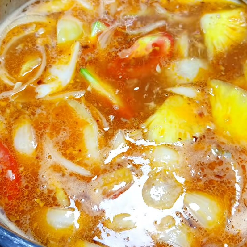 Bước 3 Nấu nước dùng Bún cá mòi hộp