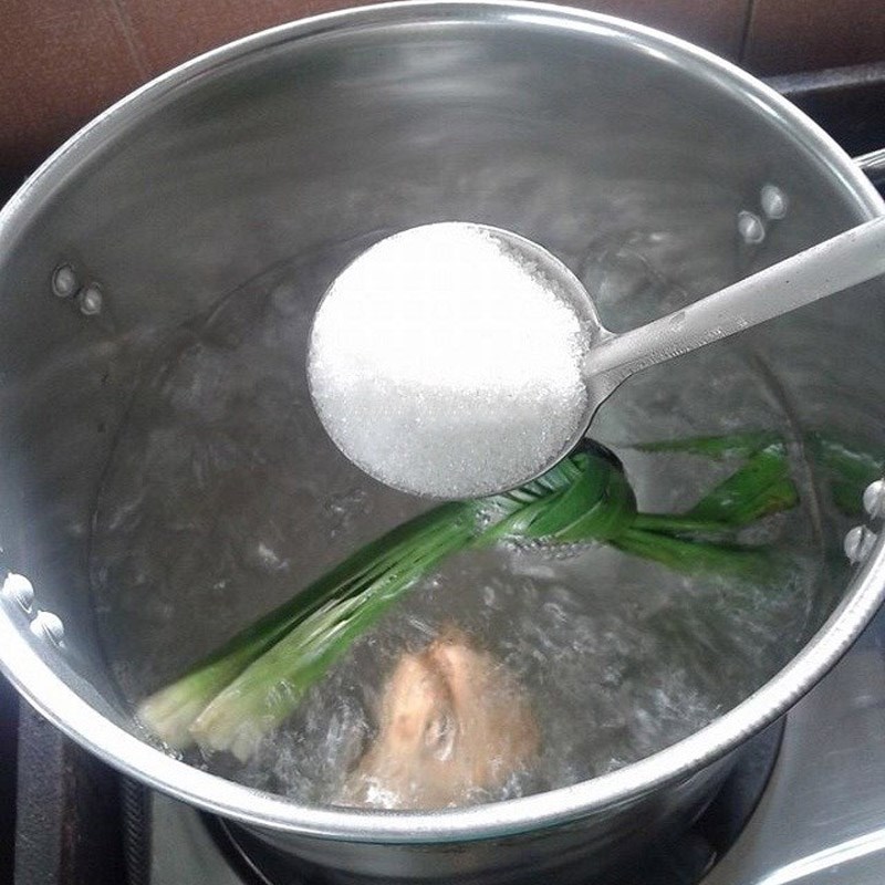 Bước 3 Nấu nước đường Chè viên thanh long bọc nhãn