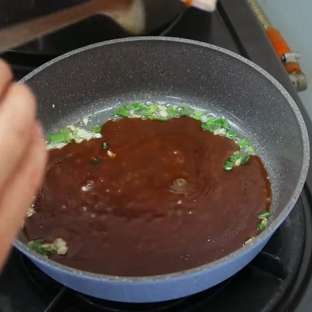 Bước 6 Nấu nước sốt xá xíu Xôi xá xíu