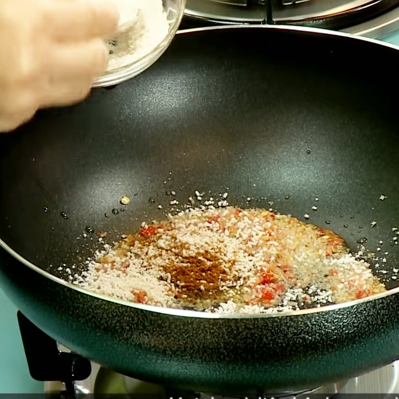 Bước 2 Nấu sốt cà ri Cà ri rau củ chua cay
