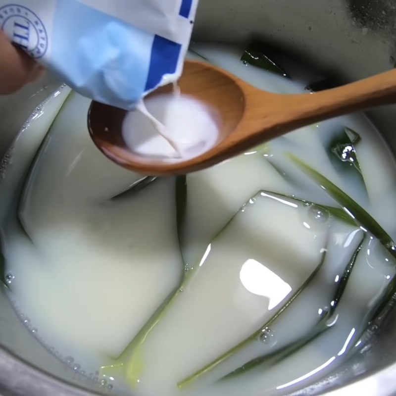 Bước 3 Nấu sữa Sữa hạt sen thuần túy