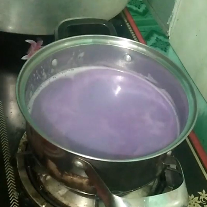 Bước 2 Nấu thạch pudding Pudding khoai môn từ bột pudding khoai môn