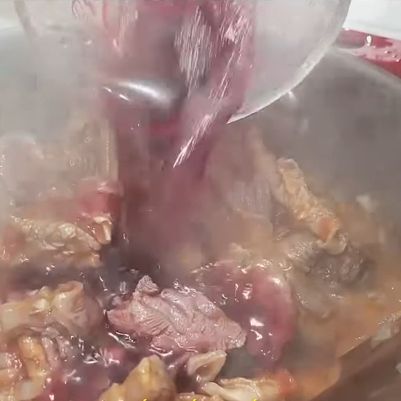 Bước 5 Nấu thịt bò với cà chua hộp và rượu vang Bò sốt vang kiểu Pháp