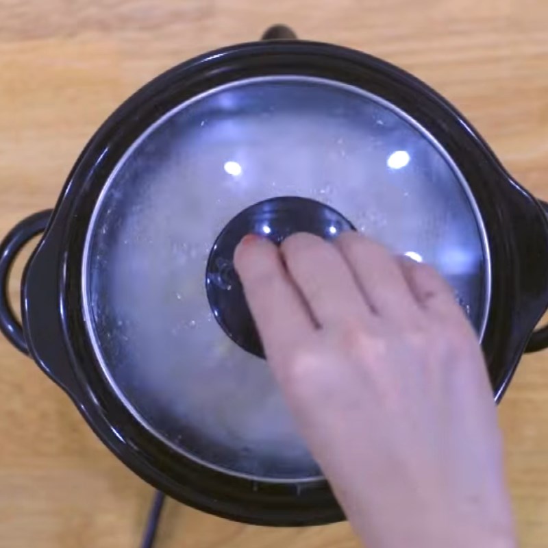 Bước 5 Nêm gia vị Cháo tim heo đậu xanh bằng nồi nấu chậm