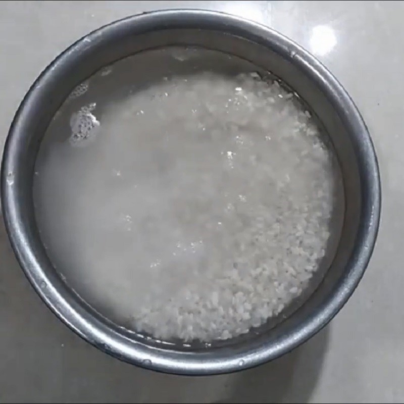 Bước 1 Ngâm gạo Cháo trắng bằng bếp ga