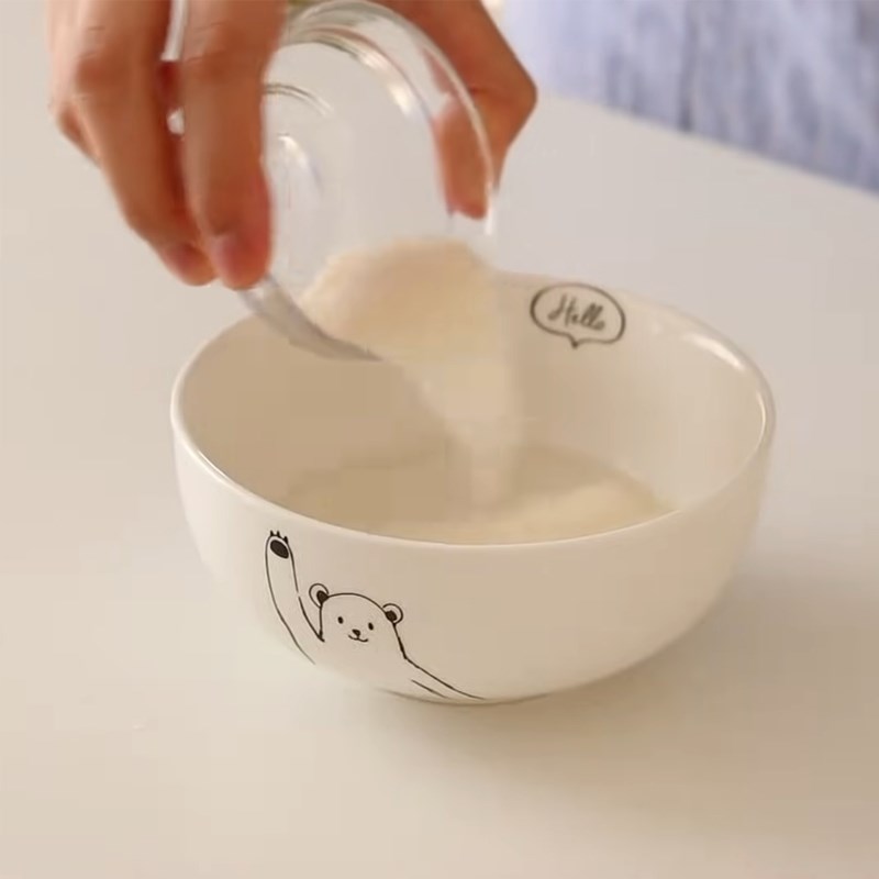 Bước 1 Ngâm gelatin, trộn bột Pudding cacao (có gelatin)