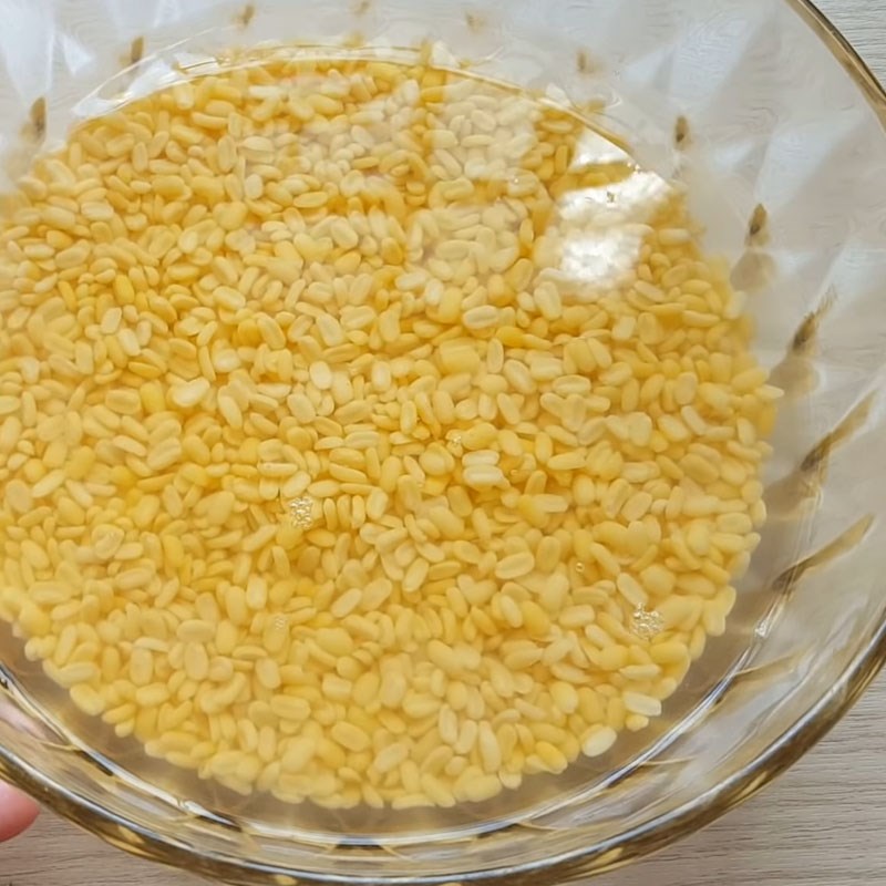 Bước 1 Sơ chế đậu xanh Chả cá chay từ đậu xanh