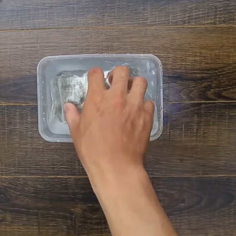 Bước 1 Ngâm nở Gelatin Pudding sữa chua dâu tây