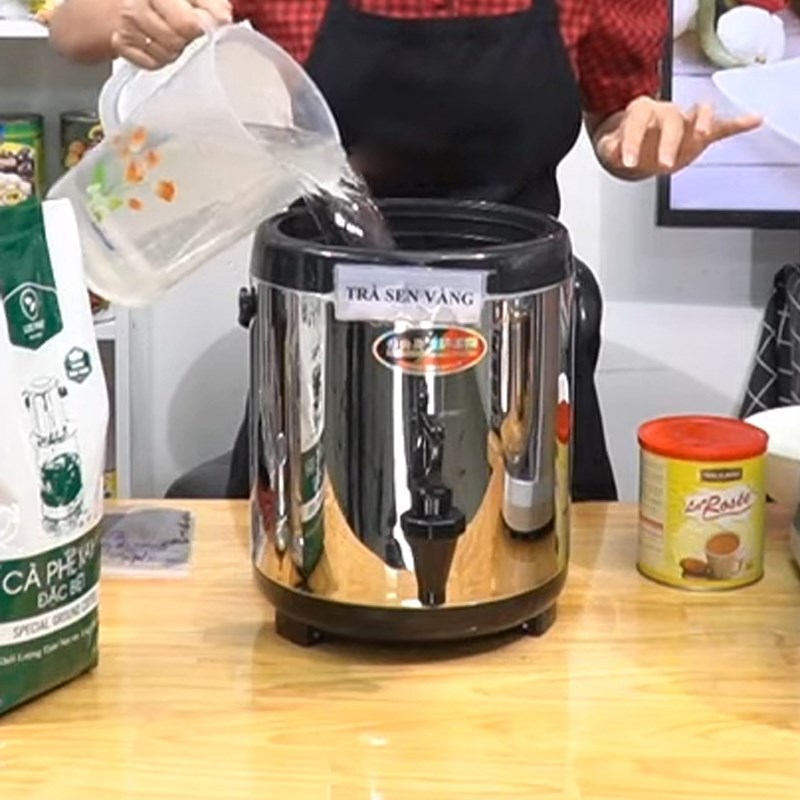 Bước 1 Ngâm, ủ trà Trà sữa kem tiramisu