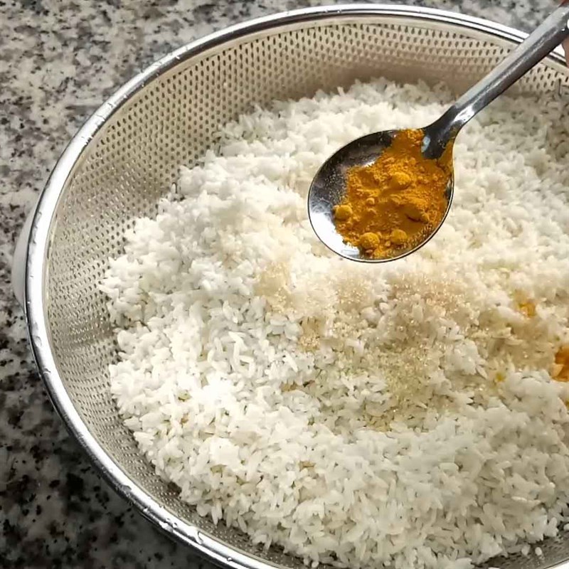 Bước 1 Ngâm và trộn nếp Xôi gà chiên nước mắm