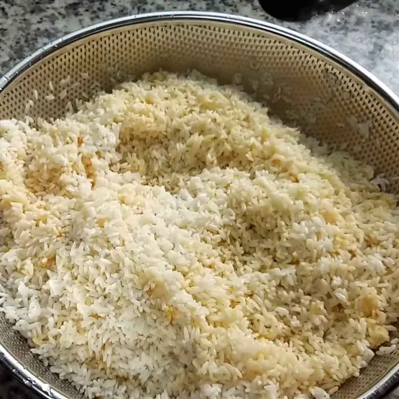 Bước 1 Ngâm và trộn nếp Xôi gà chiên nước mắm