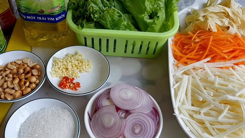 Nguyên liệu món ăn gỏi chay từ cơm dừa và củ sắn