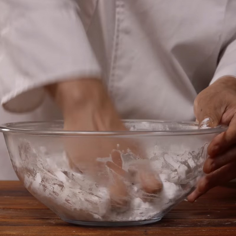 Bước 4 Nhào bột bánh Bánh khoai môn kén nhân tôm thịt