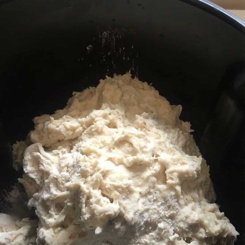Bước 3 Nhào bột bánh Bánh mì ruốc cuộn sốt mayonnaise