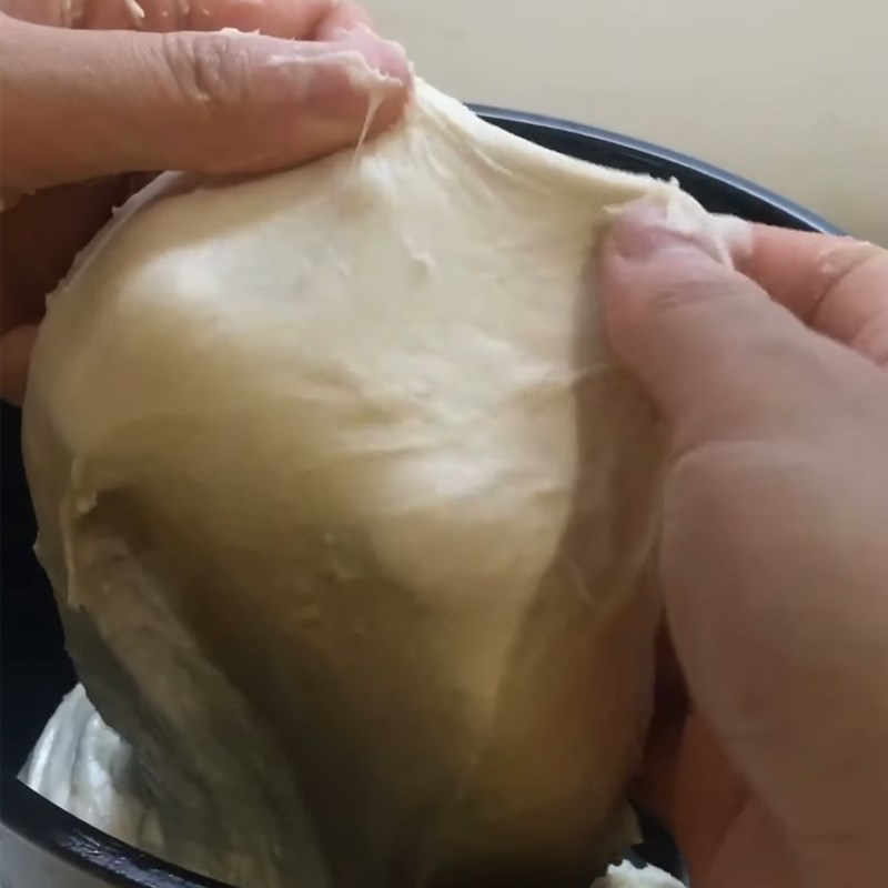 Bước 3 Nhào bột bánh Bánh mì ruốc cuộn sốt mayonnaise
