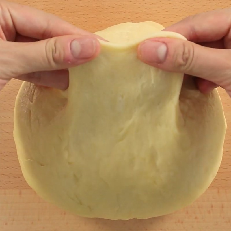Bước 2 Nhào bột Bánh mì cuộn xúc xích