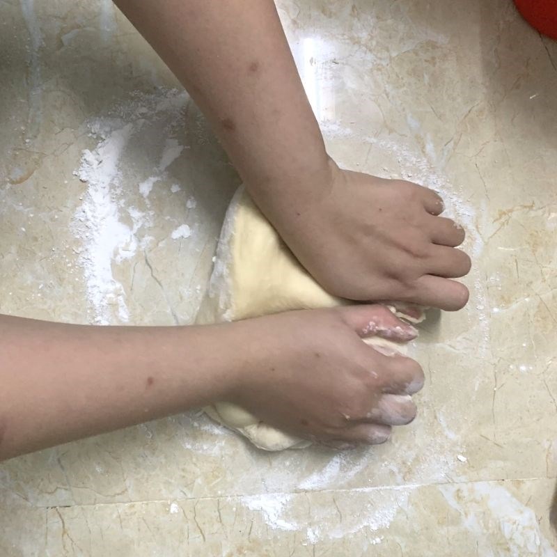 Bước 3 Nhồi bột Bánh mì cuộn chà bông sốt trứng gà