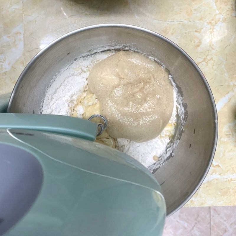 Bước 3 Nhồi bột Bánh mì cuộn chà bông sốt trứng gà