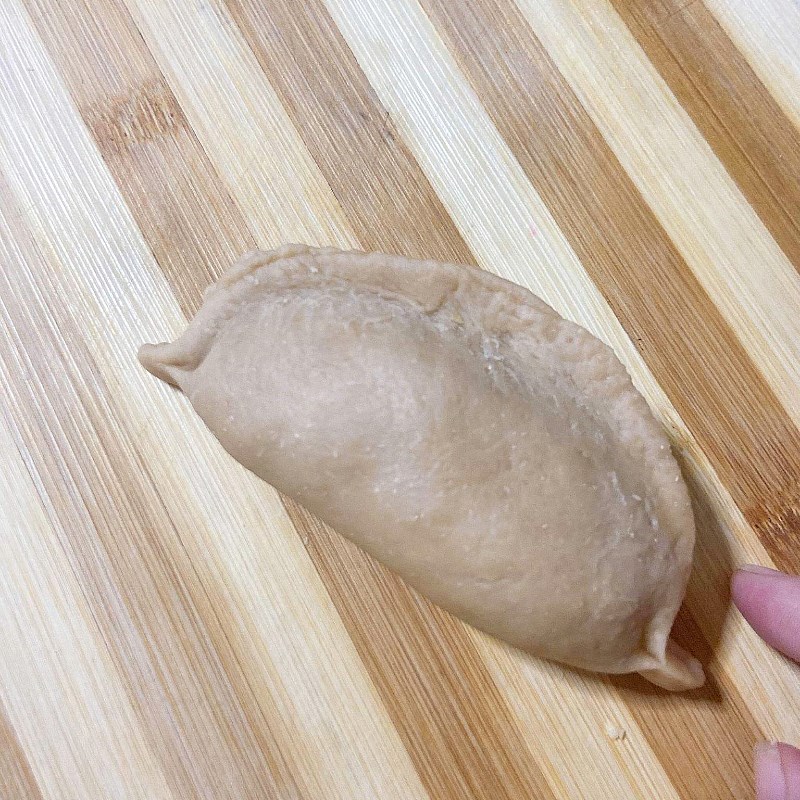 Bước 3 Nhồi nhân vào bánh Bánh mì nhân trứng sữa socola