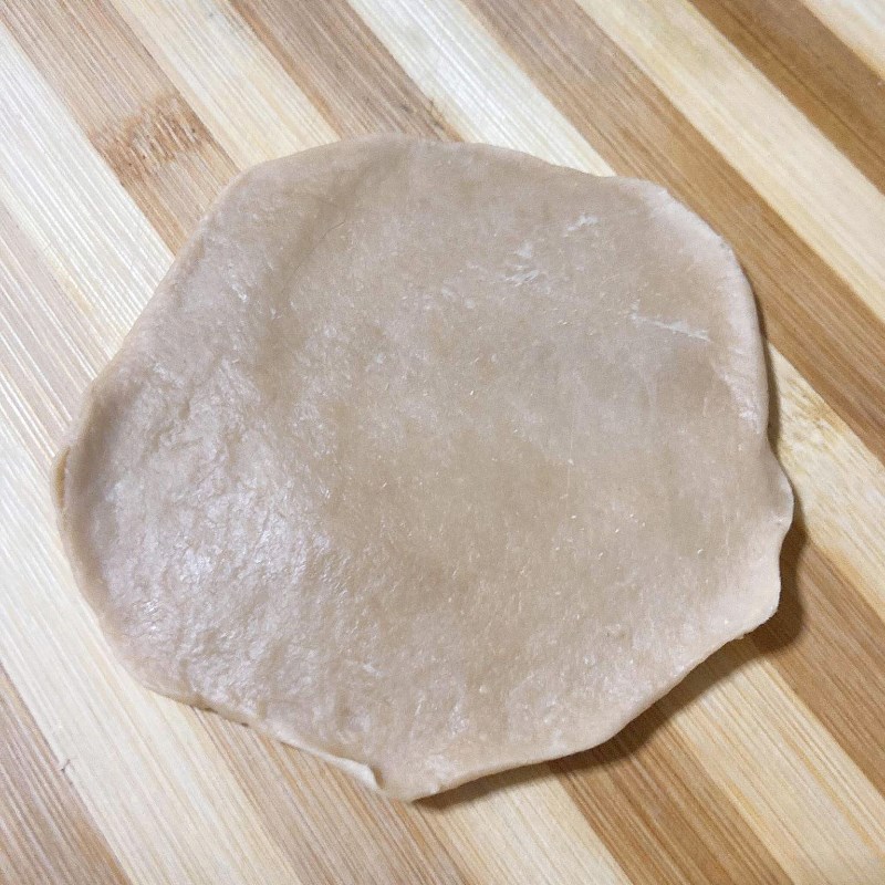 Bước 3 Nhồi nhân vào bánh Bánh mì nhân trứng sữa socola