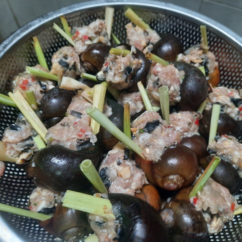Bước 4 Nhồi nhân vào ốc và hấp Ốc bươu nhồi thịt (công thức được chia sẻ từ người dùng)