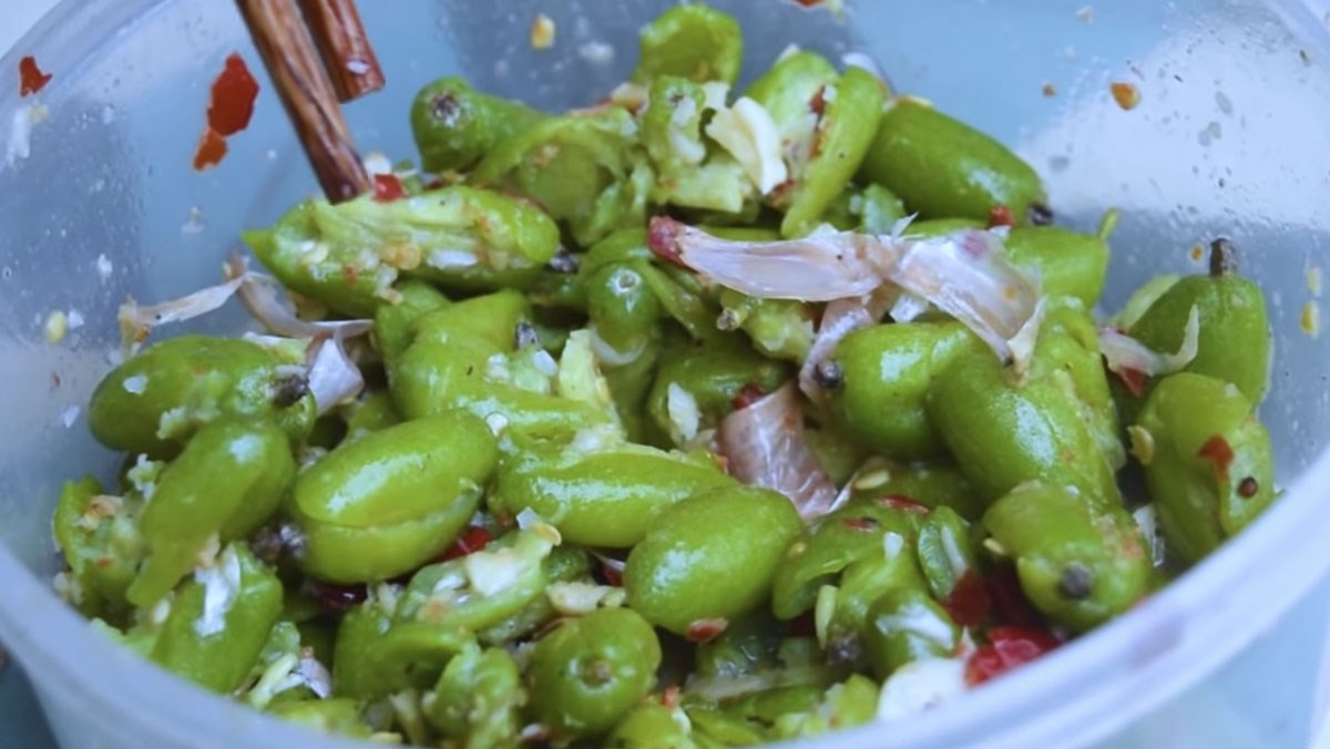 Nhót dầm tỏi ớt