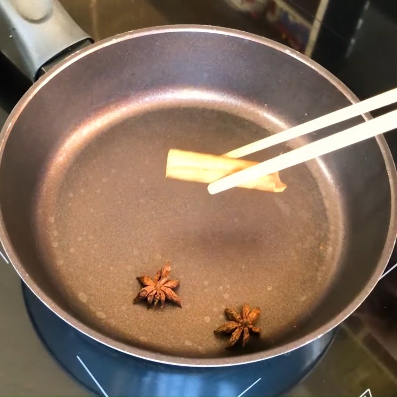 Bước 3 Ninh nước dùng Lẩu bò viên chua cay