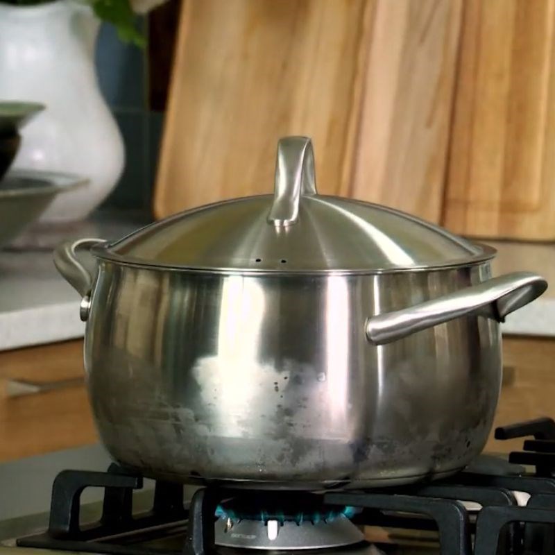 Bước 3 Ninh nước dùng gà Mì gà kiểu Hàn
