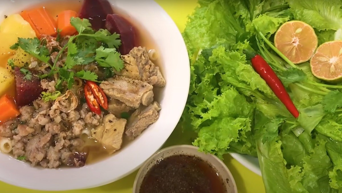 Nui sườn heo rau củ