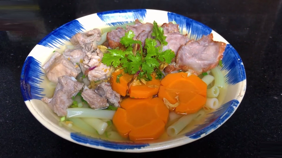 Nui sườn heo thịt xá xíu