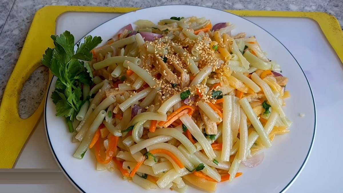 Nui xào sườn non chay