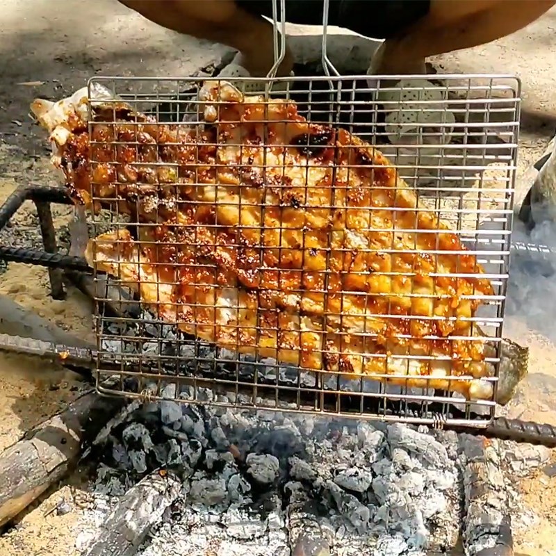Bước 3 Nướng cá Cá lóc nướng muối ớt mật ong