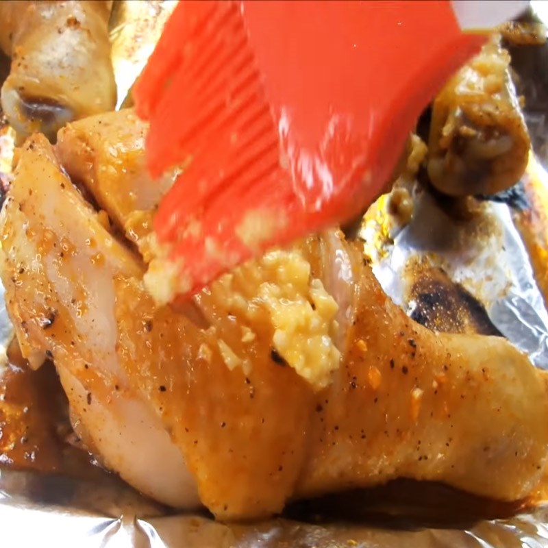 Bước 3 Nướng gà Đùi gà nướng bơ tỏi