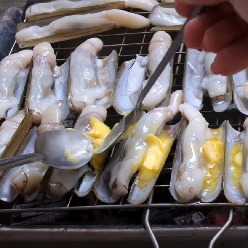 Bước 4 Nướng ốc móng tay Ốc móng tay nướng bơ hành