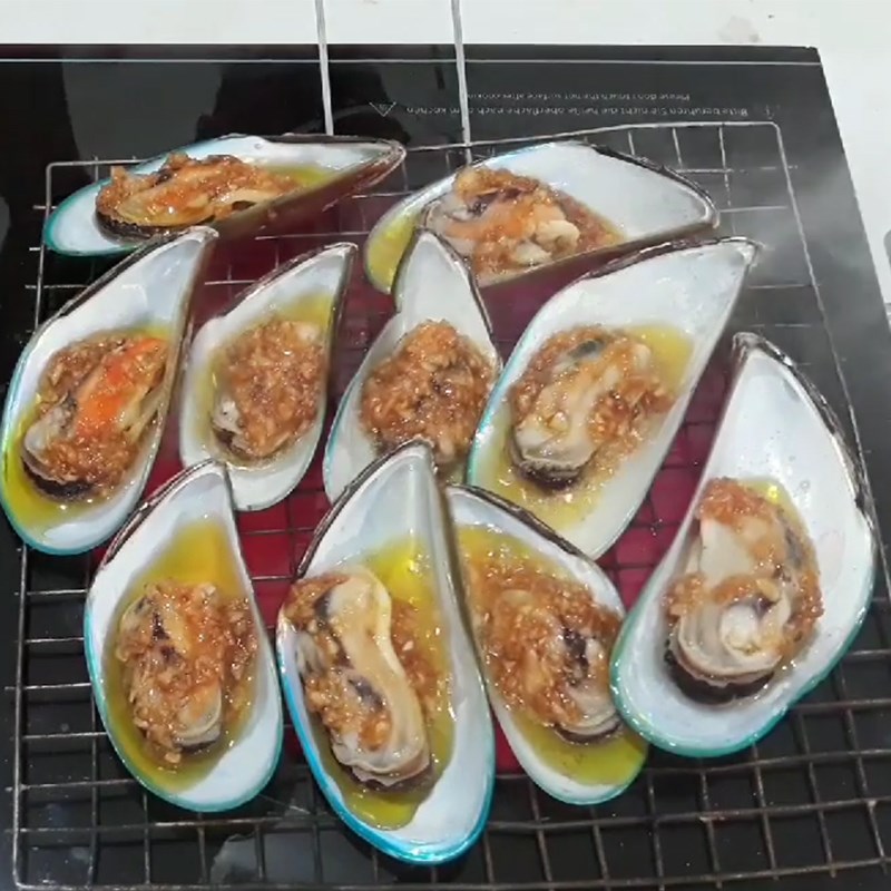 Bước 3 Nướng vẹm Vẹm xanh nướng bơ tỏi