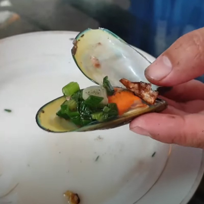 Bước 3 Nướng vẹm Vẹm xanh nướng mỡ hành