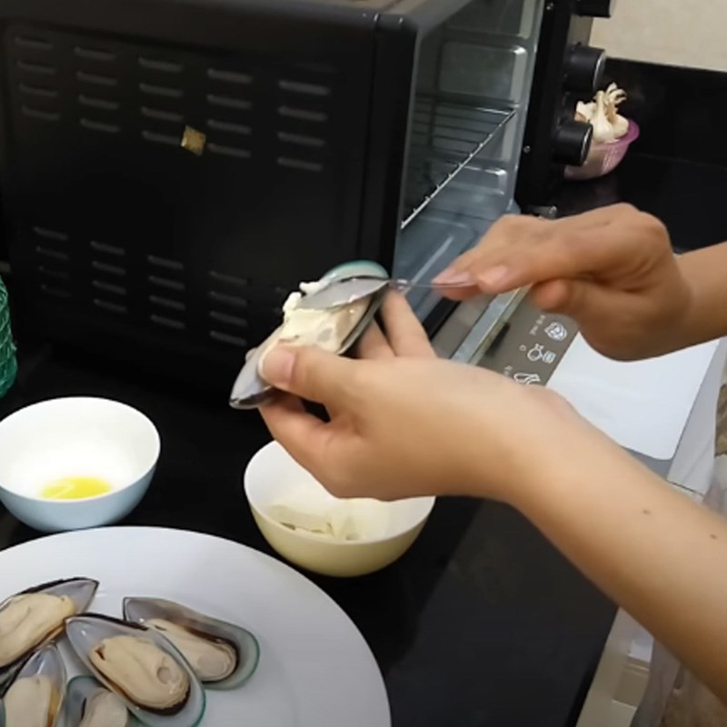 Bước 2 Nướng vẹm Vẹm xanh nướng phô mai