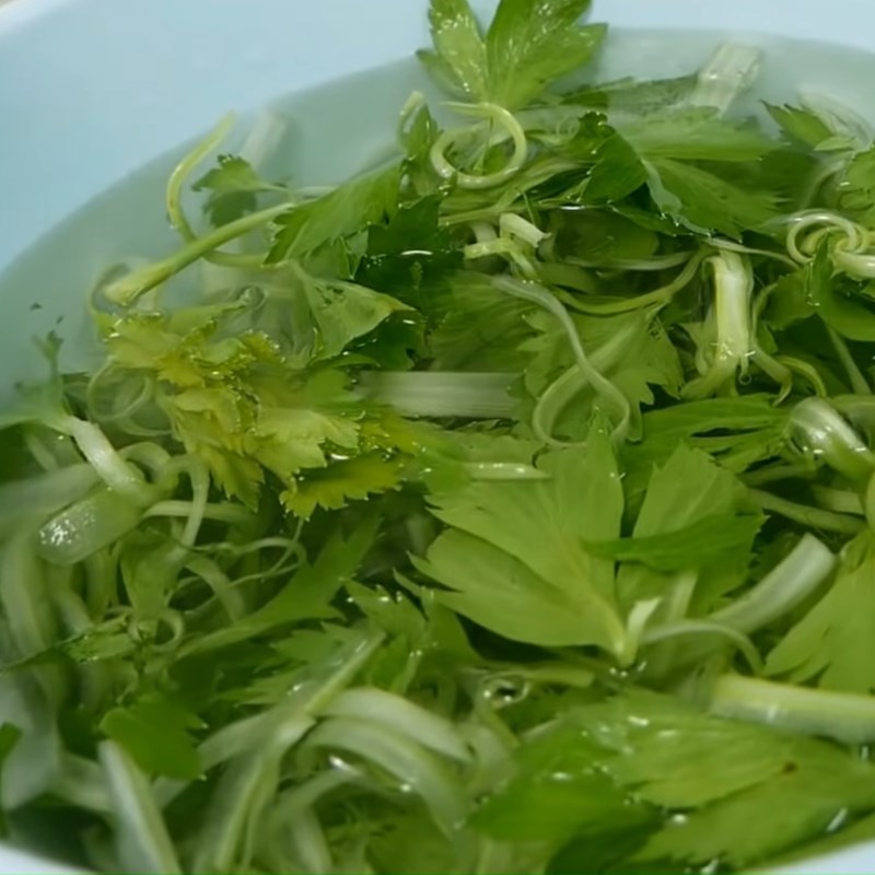 Bước 3 Sơ chế các nguyên liệu khác Bún mọc chân giò