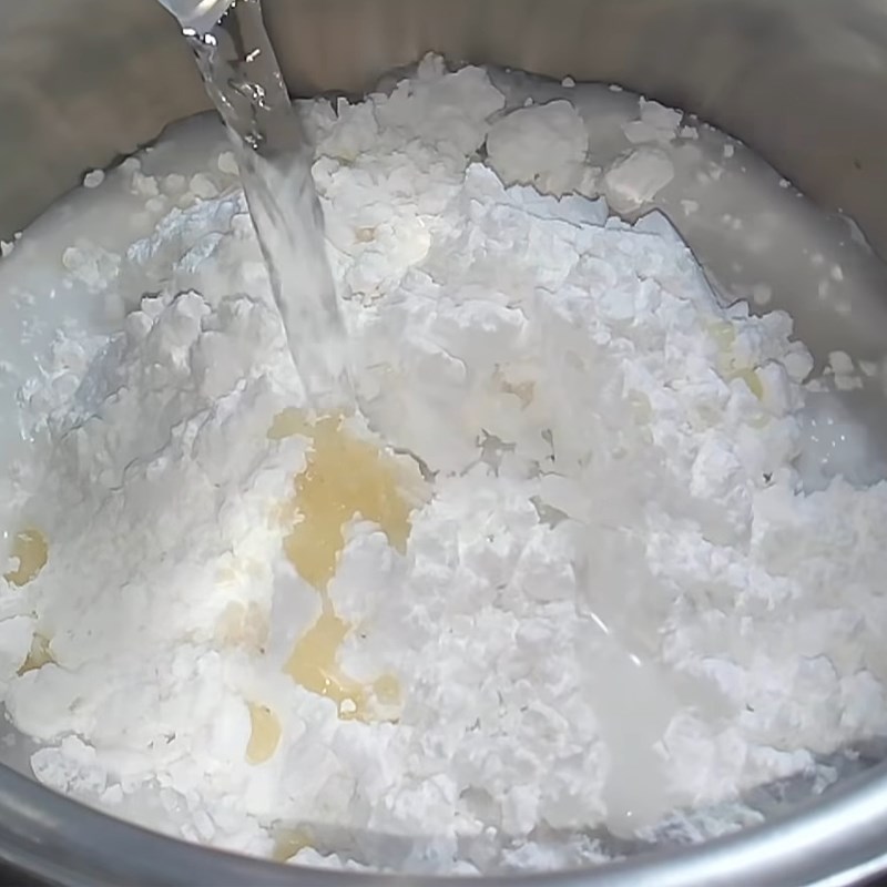 Bước 4 Pha bột Bánh nậm chay nhân nấm