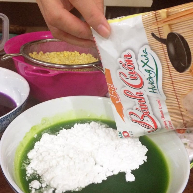 Bước 3 Pha bột Bánh cuốn ngọt miền Tây