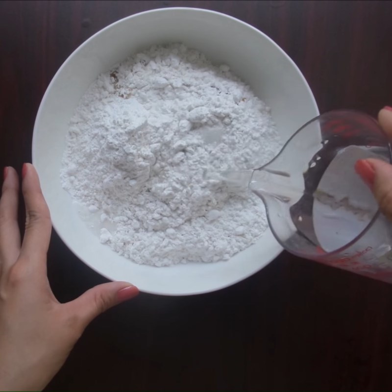 Bước 1 Pha bột Bánh gạo lắc phô mai