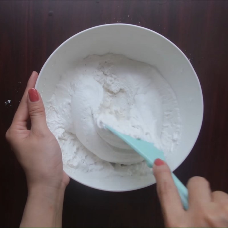 Bước 1 Pha bột Bánh gạo lắc phô mai