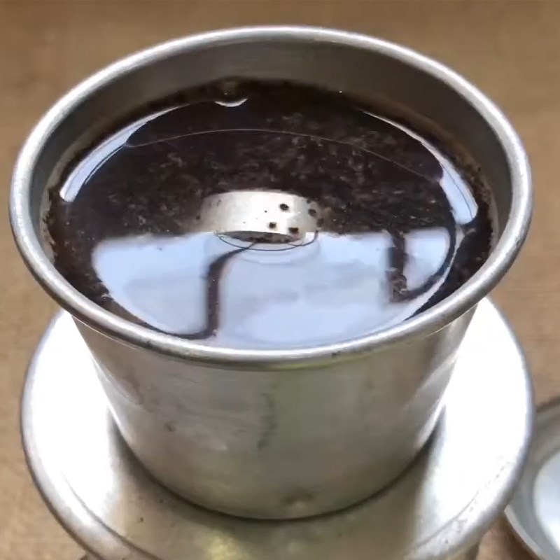 Bước 1 Pha cà phê Sữa chua cà phê bọt biển
