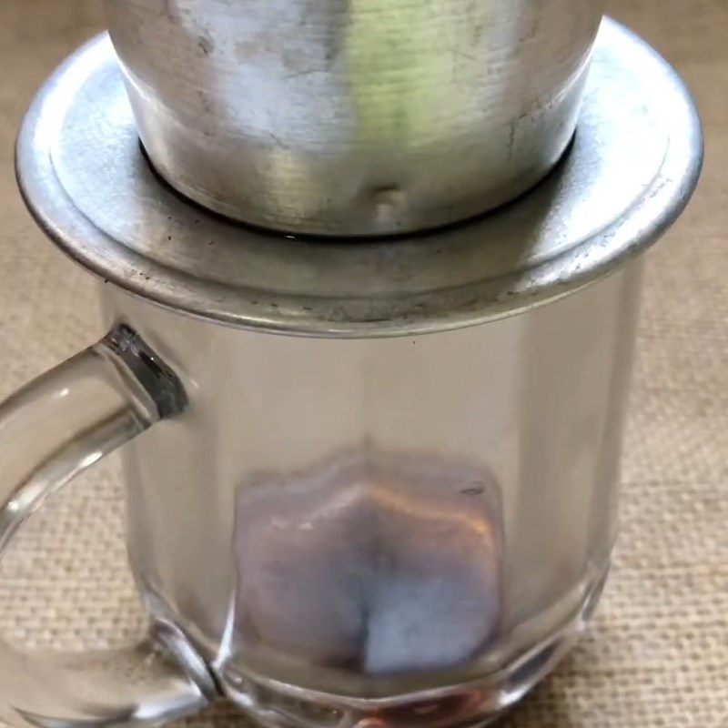 Bước 1 Pha cà phê Sữa chua cà phê bọt biển