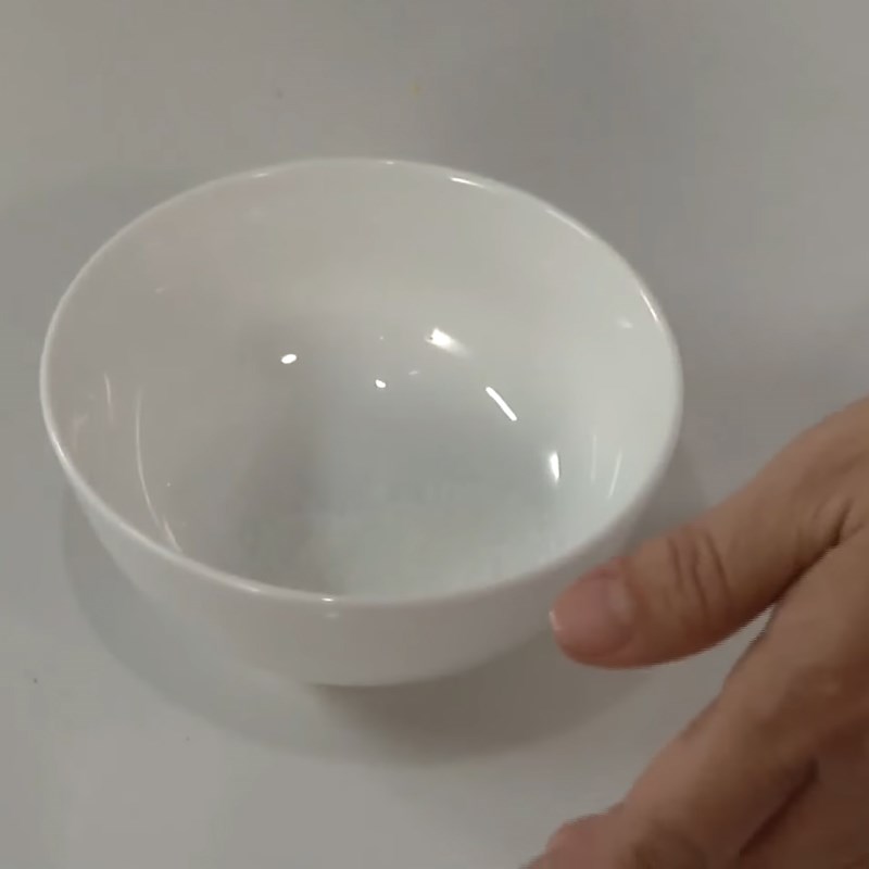 Bước 2 Pha hỗn hợp sốt trộn Salad táo với tôm