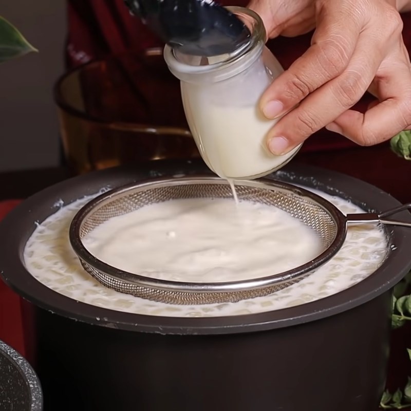 Bước 4 Pha hỗn hợp sữa chua nha đam Sữa chua nha đam bằng nồi cơm điện
