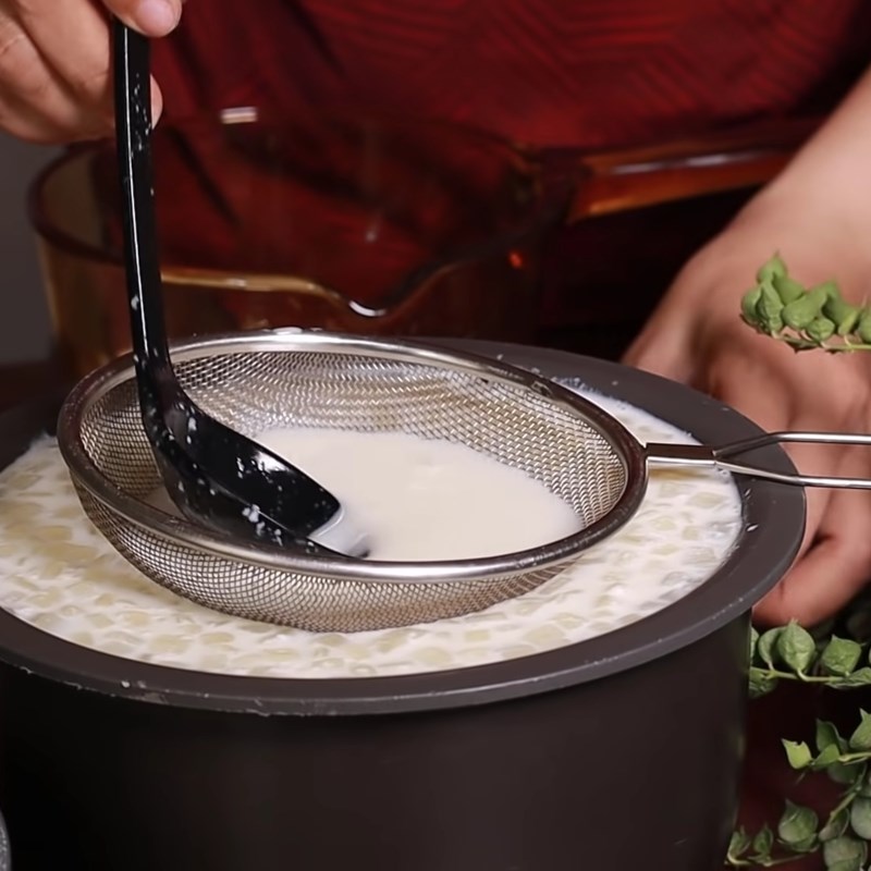 Bước 4 Pha hỗn hợp sữa chua nha đam Sữa chua nha đam bằng nồi cơm điện
