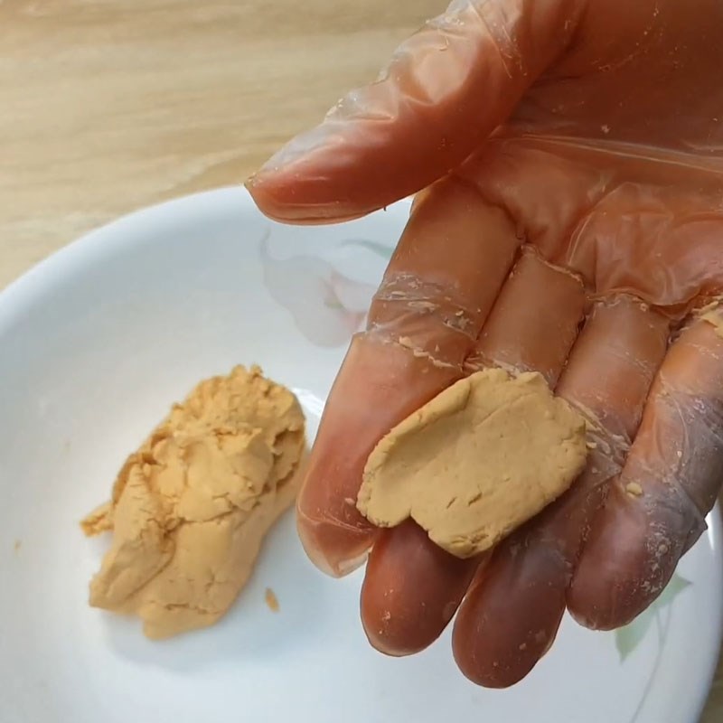 Bước 3 Pha màu bột bánh Chè trôi nước cá chép