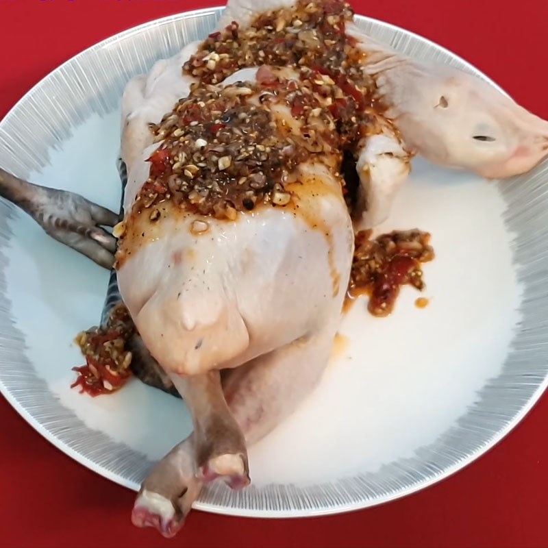 Bước 2 Pha nước sốt và ướp gà Gà hấp tỏi